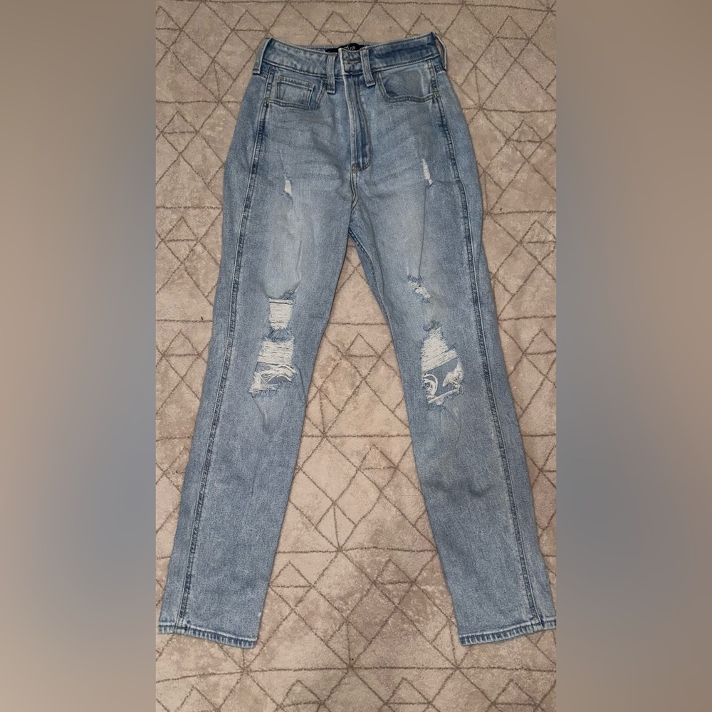 Hollister Light Blue ultra high-rise ripped mom jeans size 0 short